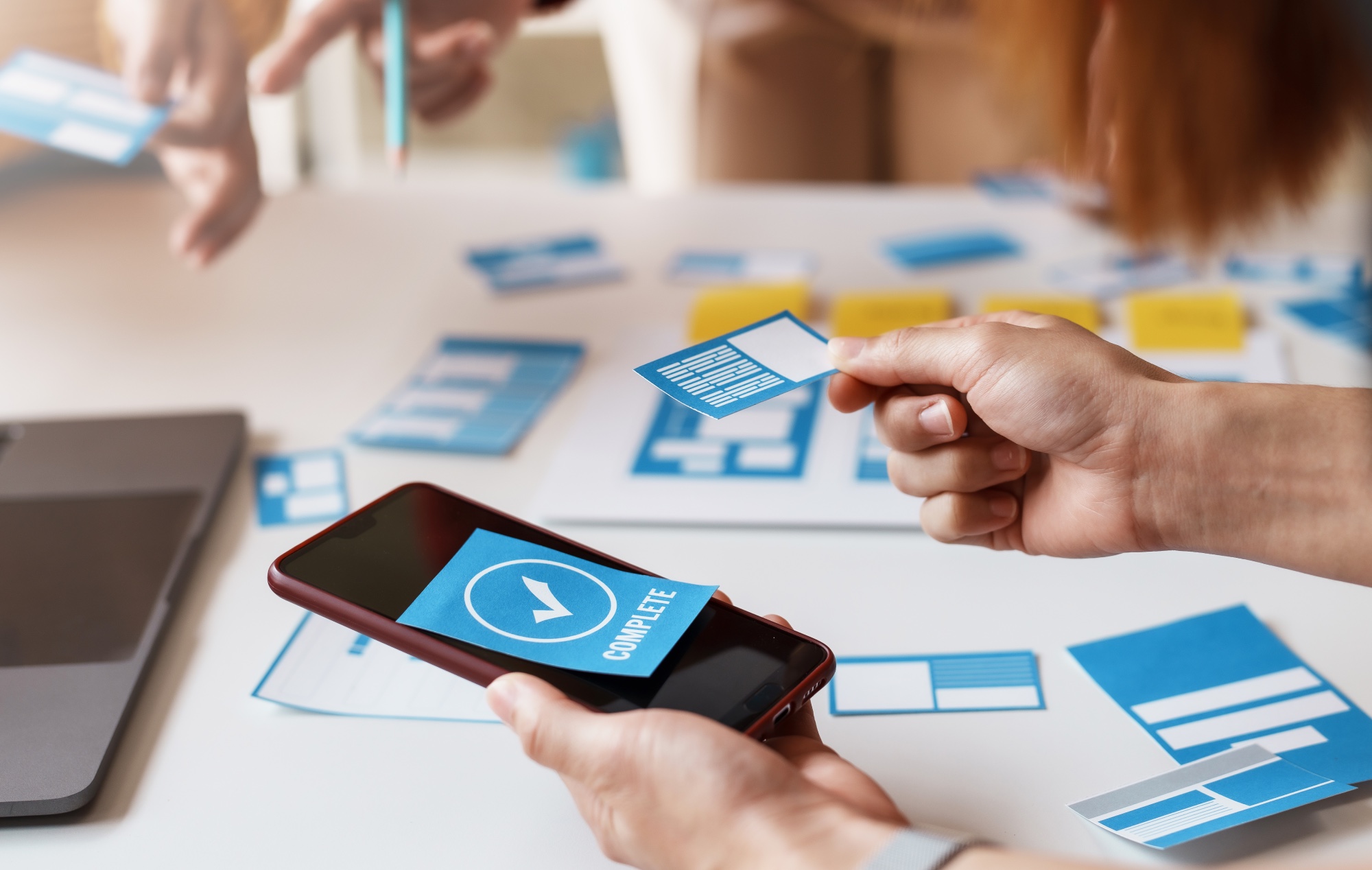 Programmers are working together to develop mobile apps that are modern and easy to use today.
